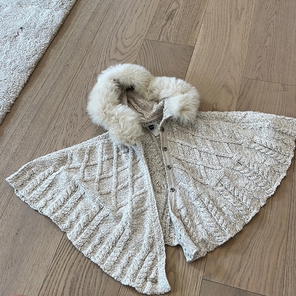 Poncho - Picture 2 of 5